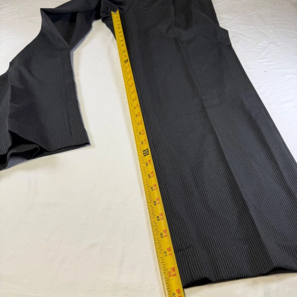 Jones New York 2 Piece Suit Men's Size 42L Pants 36X33 Gray Pinstriped 100% Wool